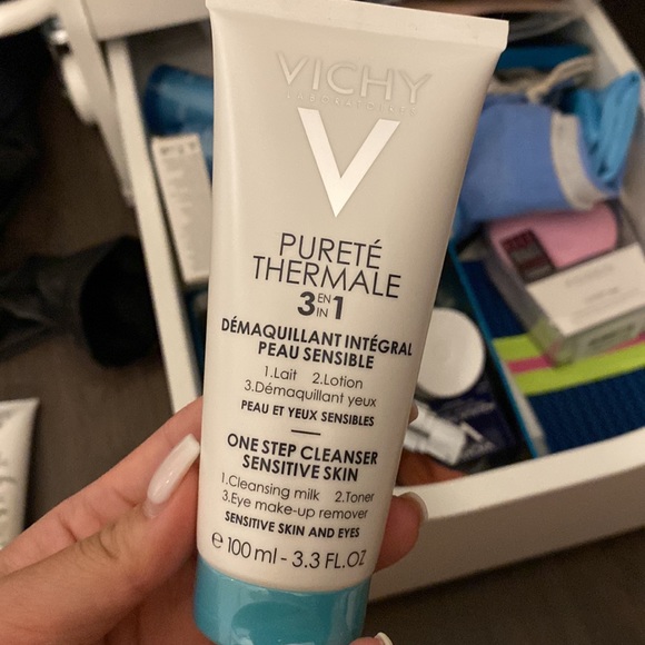 *SOLD* VICHY 3 in 1 one step cleanser - Picture 2 of 2